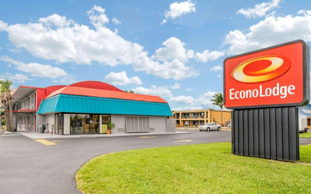 Econo Lodge North