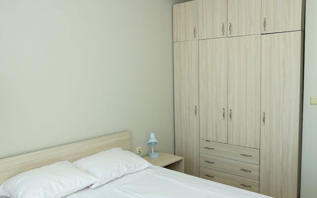 FM Luxury 2-BDR Apartment - Bright & Modern