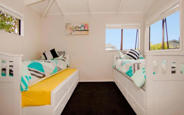 Beach Central - Whangamata Holiday Home
