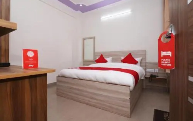Oyo Flagship 700768 Divine Hotel