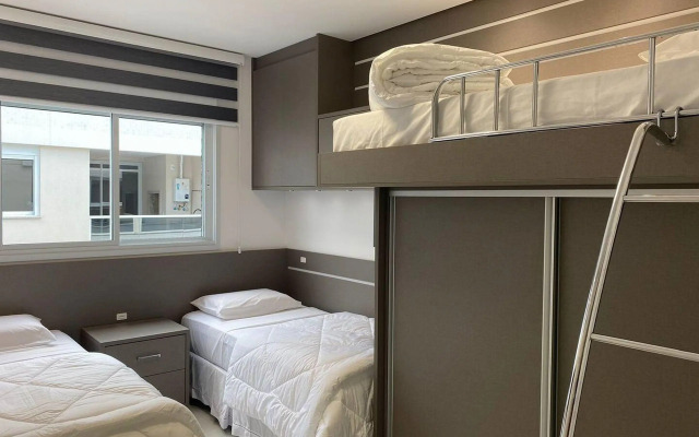 Apto de alto padrão em cond. 700m da praia CCI210