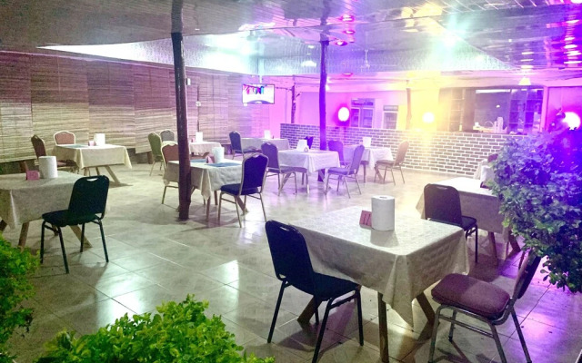 Sundowner Lodge