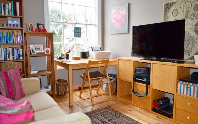 Bright 3 Bedroom Home Bristol