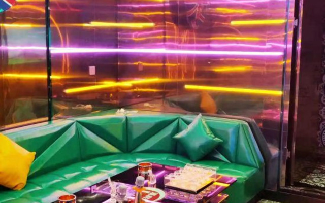 Qishan Hotel (Zhongshan Yijiayi Xinghe Plaza)