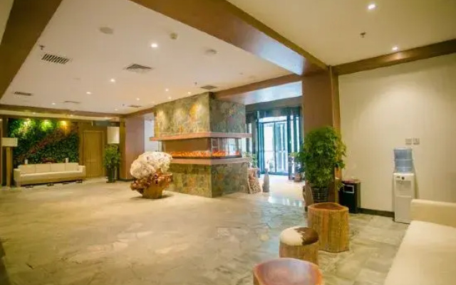 Changchun Lanhai Tangquan Business Hotel