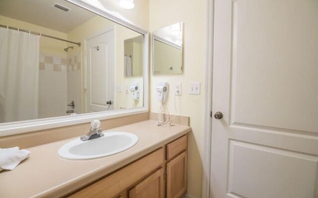 Bright Runaway Beach Condo