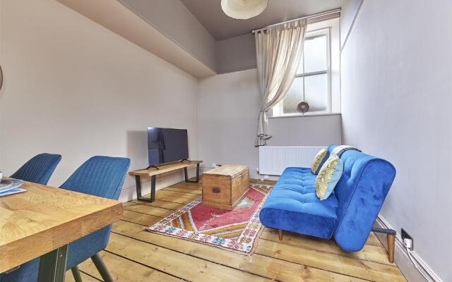 Host Stay The Old Courtroom Flat