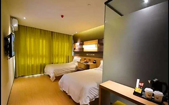 IU Hotel Zhengzhou Xinzheng Sias International University Branch