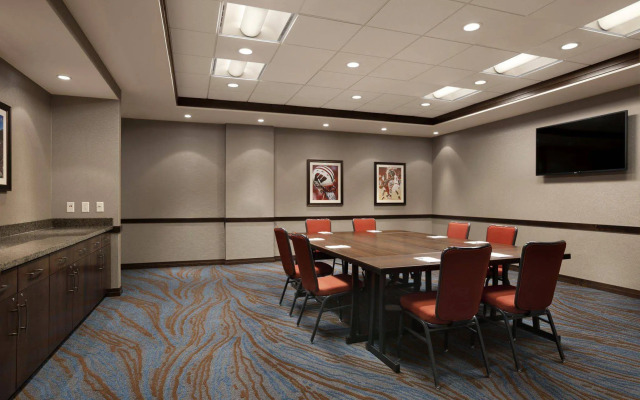 Hampton Inn & Suites Madison / Downtown