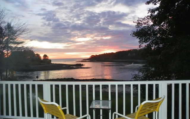 Dockside Guest Quarters & Restaurant