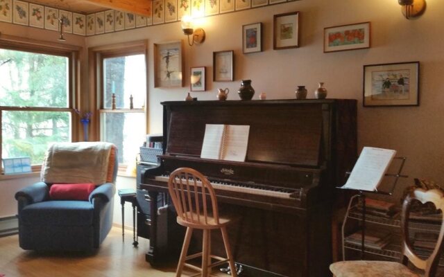 Dolphin House  Bed & Breakfast