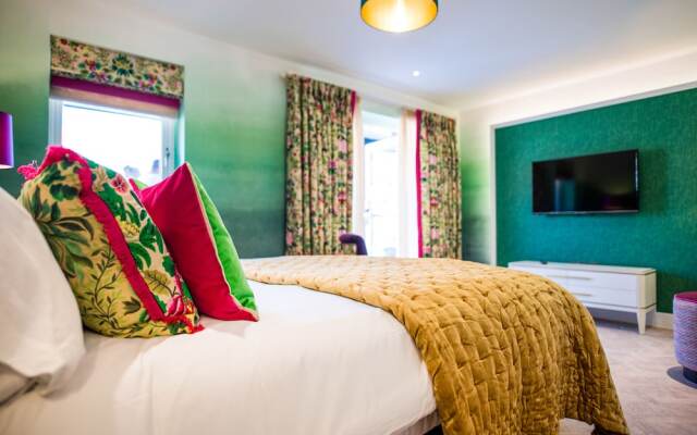 Dewars Restaurant & Rooms