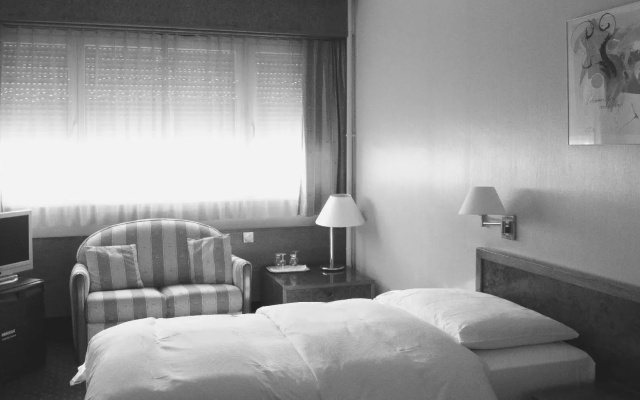 Hostellerie de la Vendee – Guest Rooms – Lancy