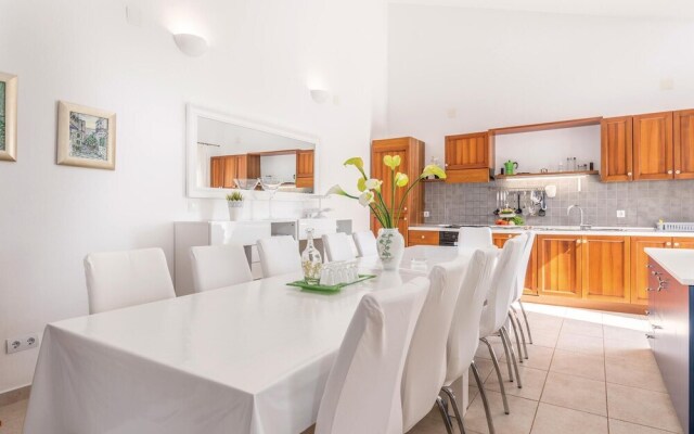 Amazing Home in Linardici With Wifi and 6 Bedrooms