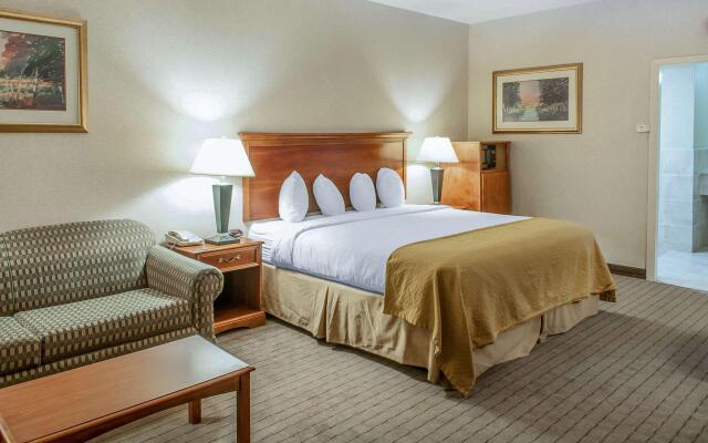 Quality Inn & Suites Grants - I-40