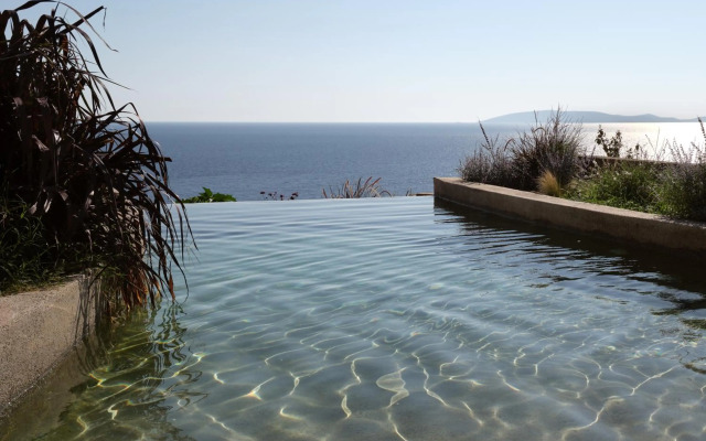 Acro Wellness Suites - Adults Only