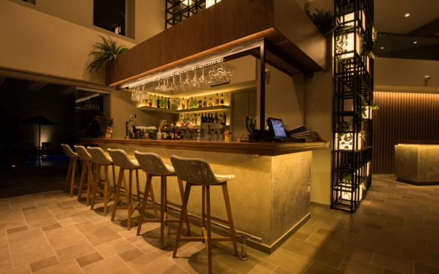 Parasol Luxury Hotel & Suites