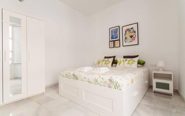 Hostly Rivero 2B Center-Fibre-communal terrace-Parking Optional-CLess