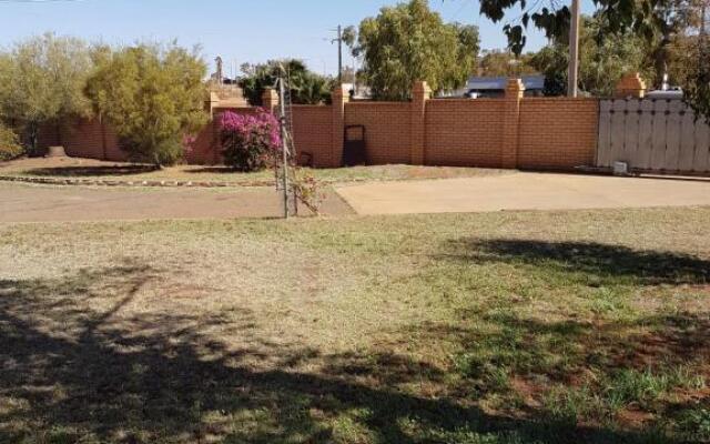 Meekatharra Outback Beach House