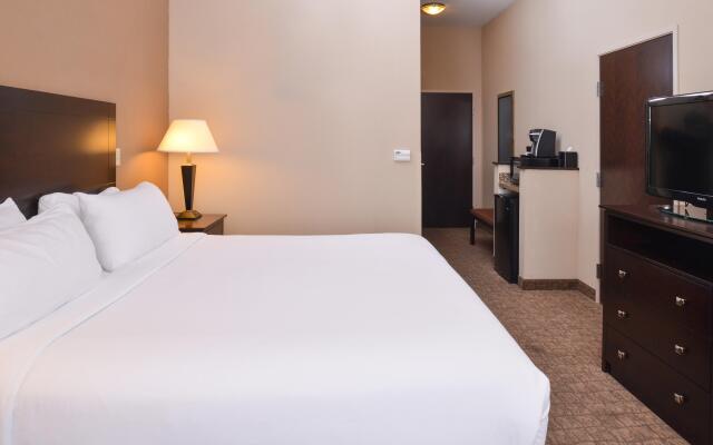 Holiday Inn Express & Suites Bridgeport, an IHG Hotel