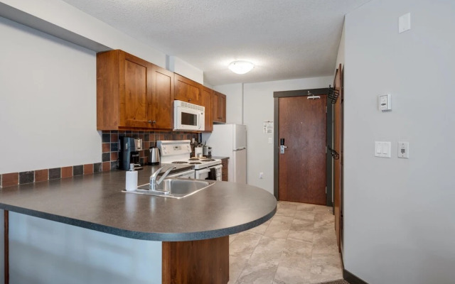 LARGE Studio | Ski In/Out | Pool & Hot Tubs | Central Upper Village Location