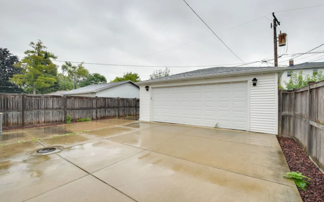 13 Mi to Dtwn Chicago: Maywood Home w/ Fireplace