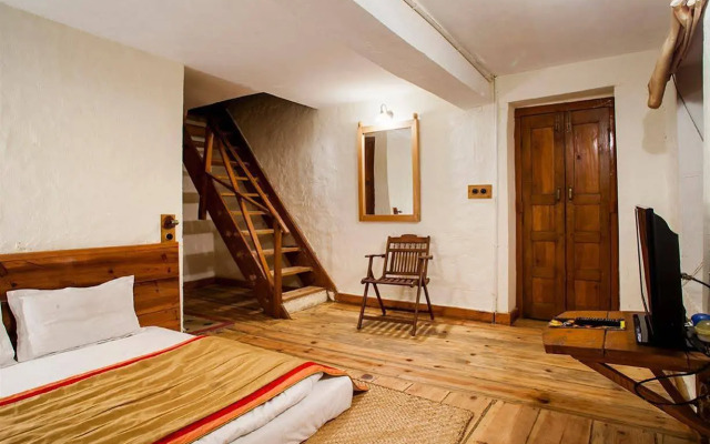 Chevron Eco Lodge