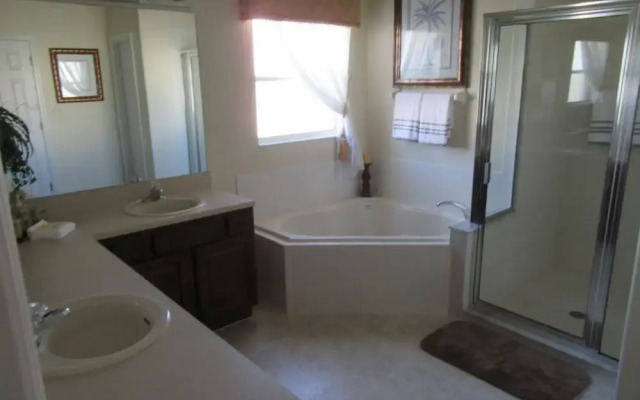 R1 Glenbrook 5 bed / 4 Bath