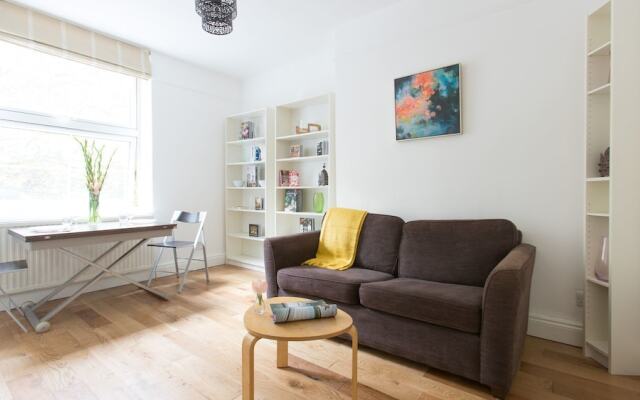 Bright 2BR Flat in St. Katharine's Docks