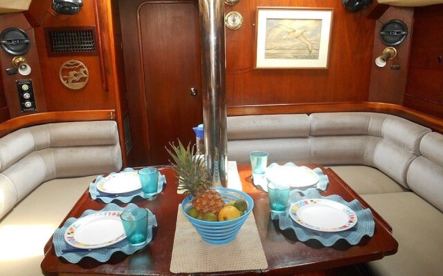 Moody 41 by Veleros Colombia