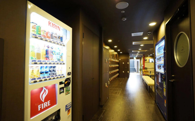 Capsule Hotel B&S Eco-Cube Shinsaibashi