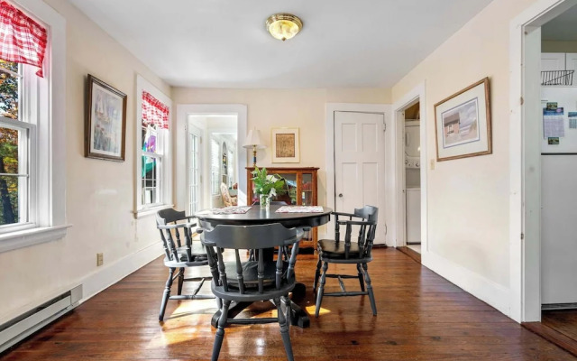 Nanas Hideaway 2 BDR Charmer!