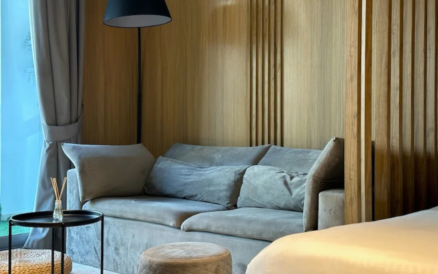 Ultra Luxury Flat Fully Upgrade &Balcony