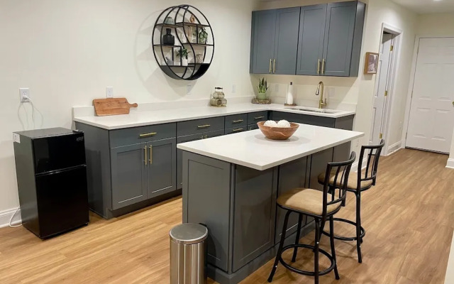 Woodhaven: Your Serene Countryside Escape 5 Bedroom Farmhouse by RedAwning