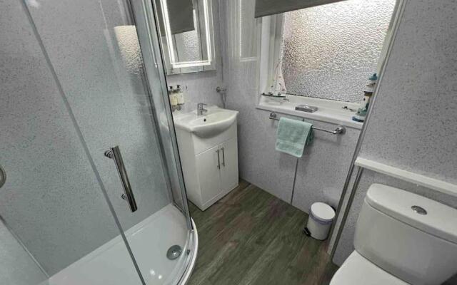 Modern 2 Bed Apartment
