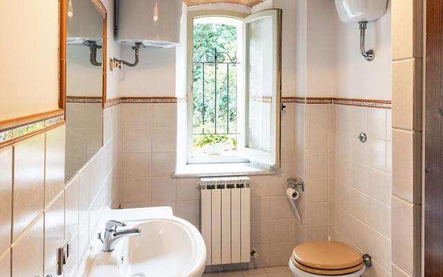 A total immersion in greenery and tranquillity.-Casale LUISA