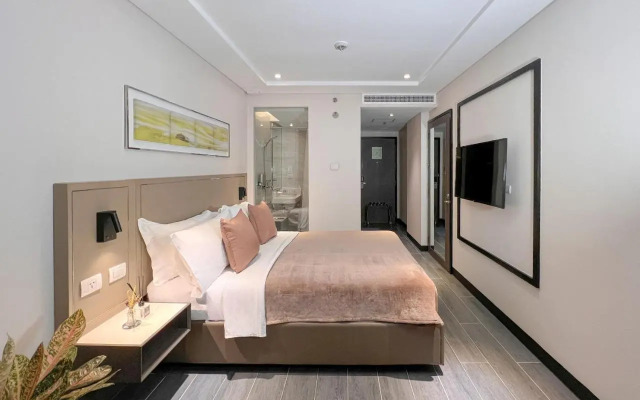 Newport Stay by Runway Manila & Attractions