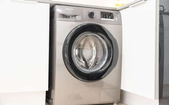 Sophisticated 1 Bedroom Apartment in Bloom Tower B