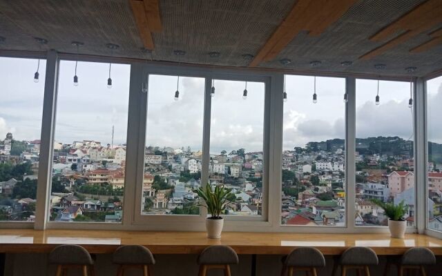 7S Hotel DTCentral near Catheral Dalat