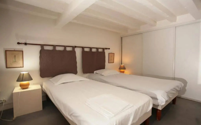 Lovely Marais Studio (75)