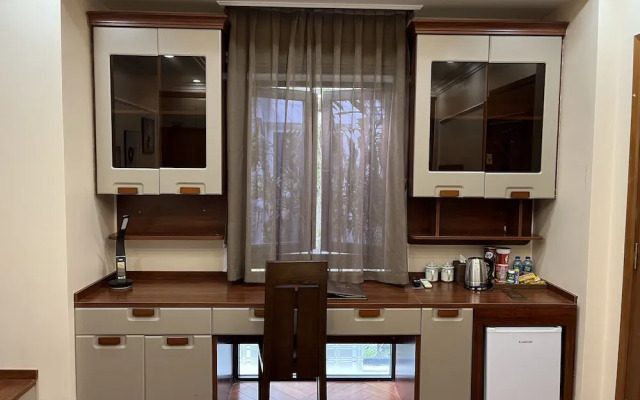 Paris Of Dragonbay Hotel