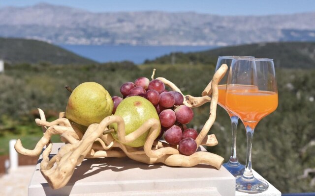 Amazing Home in Pucisca With 3 Bedrooms, Wifi and Outdoor Swimming Pool