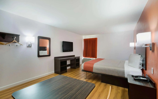 Motel 6 Suwanee, GA - Gwinnett Center