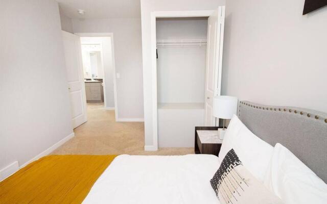 Modern and Comfortable Townhouse in South Winnipeg