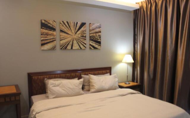 De Houz - Trefoil Setia Alam Home Stay