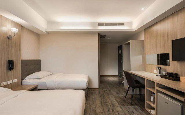 The Riverside Hotel International