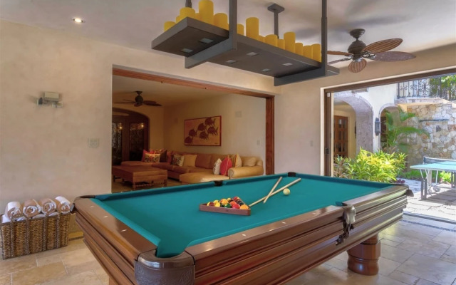 Casa de la Familia 7 Bedroom Contemporary Hacienda Style at Discounted Rate!