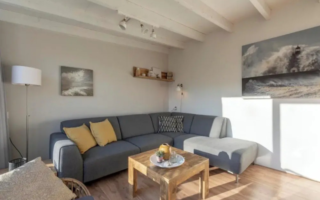 Bungalow in Sint Maartenszee Near Beach