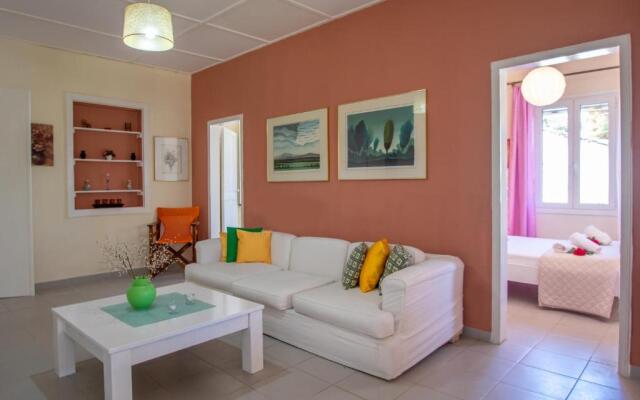 Dora's Tsilivi Beach House A