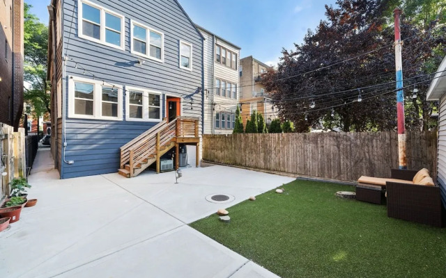 Stylish 2BR Urban Retreat in River West